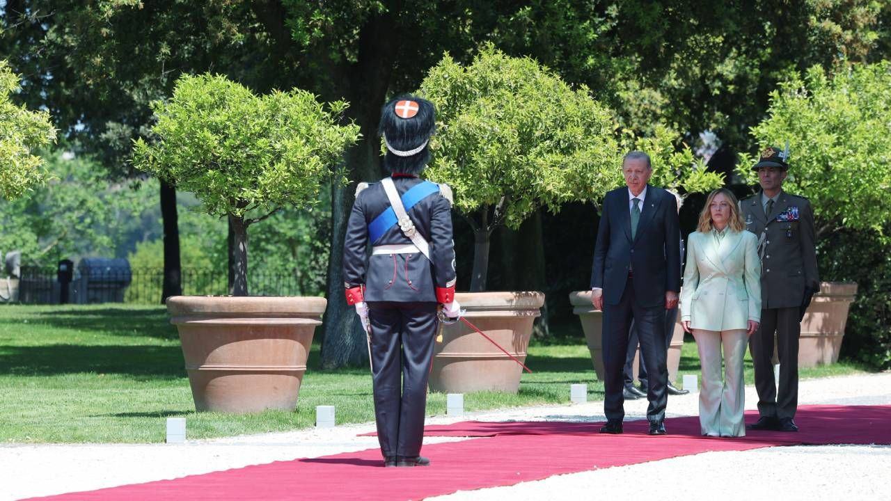 Cumhurbaşkanı Erdoğan Roma'da, İtalya Başbakanı Meloni tarafından resmi törenle karşılandı - Sayfa 5