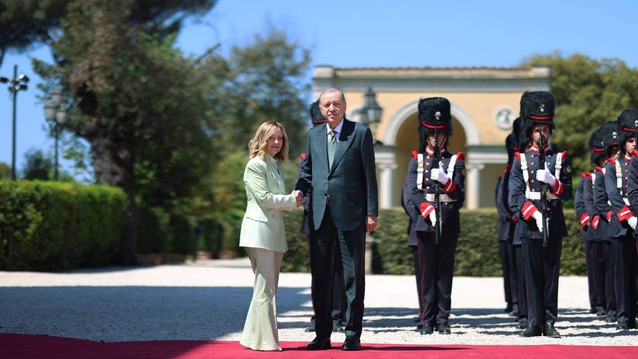 Cumhurbaşkanı Erdoğan Roma'da, İtalya Başbakanı Meloni tarafından resmi törenle karşılandı - Sayfa 2