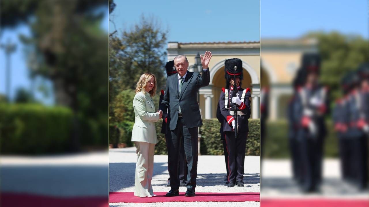Cumhurbaşkanı Erdoğan Roma'da, İtalya Başbakanı Meloni tarafından resmi törenle karşılandı - Sayfa 1