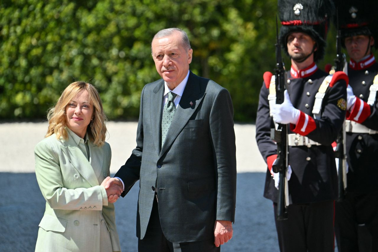 Cumhurbaşkanı Erdoğan Roma'da, İtalya Başbakanı Meloni tarafından resmi törenle karşılandı - Sayfa 8