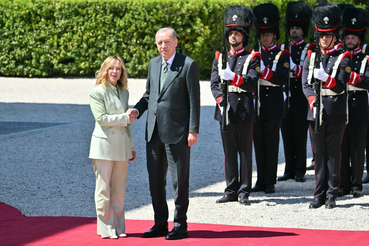 Cumhurbaşkanı Erdoğan Roma'da, İtalya Başbakanı Meloni tarafından resmi törenle karşılandı - Sayfa 6