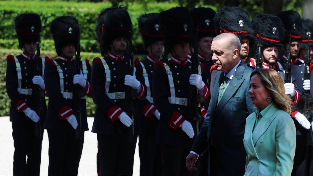Cumhurbaşkanı Erdoğan Roma'da, İtalya Başbakanı Meloni tarafından resmi törenle karşılandı - Sayfa 12