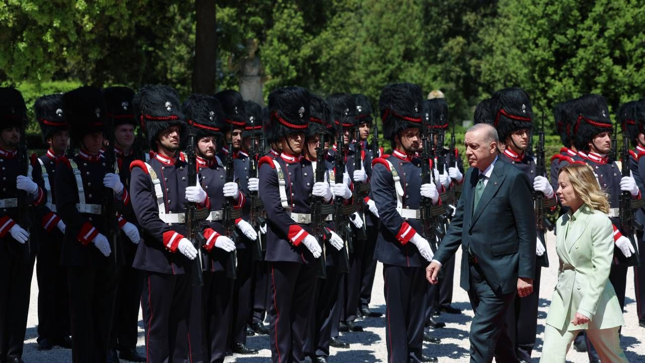 Cumhurbaşkanı Erdoğan Roma'da, İtalya Başbakanı Meloni tarafından resmi törenle karşılandı - Sayfa 9