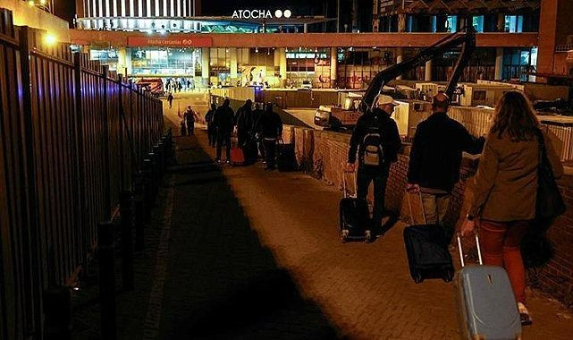 "Gökyüzü değişti elektrik gitti" İspanya'daki karanlığın nedeni ne? Ana gemi dünyaya iniyor teorisi! - Sayfa 10