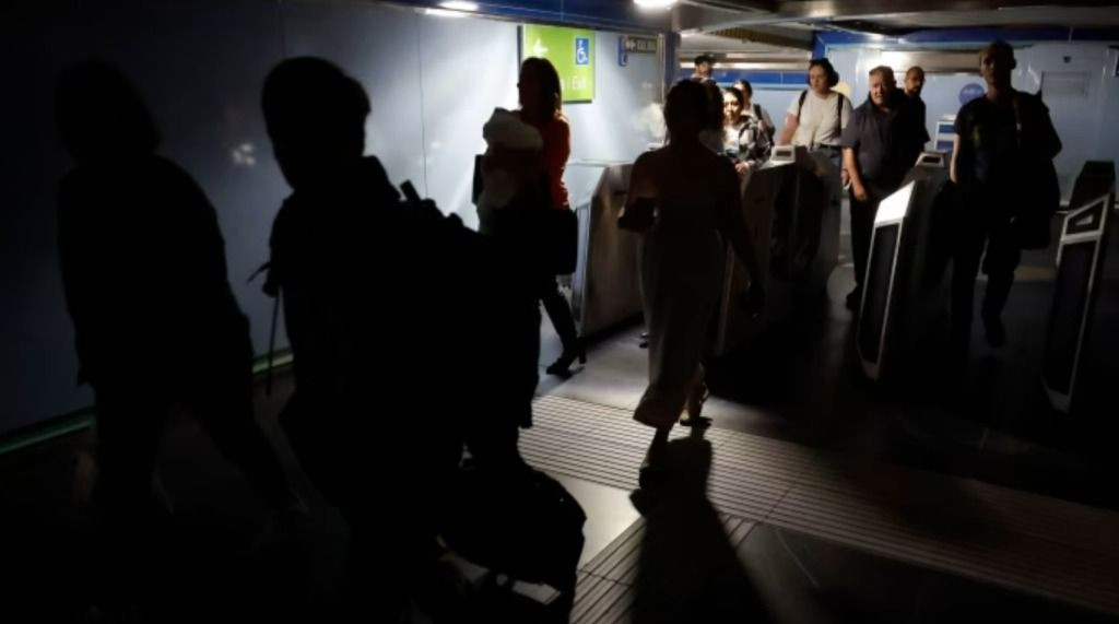 "Gökyüzü değişti elektrik gitti" İspanya'daki karanlığın nedeni ne? Ana gemi dünyaya iniyor teorisi! - Sayfa 11