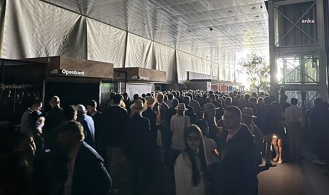 "Gökyüzü değişti elektrik gitti" İspanya'daki karanlığın nedeni ne? Ana gemi dünyaya iniyor teorisi! - Sayfa 12