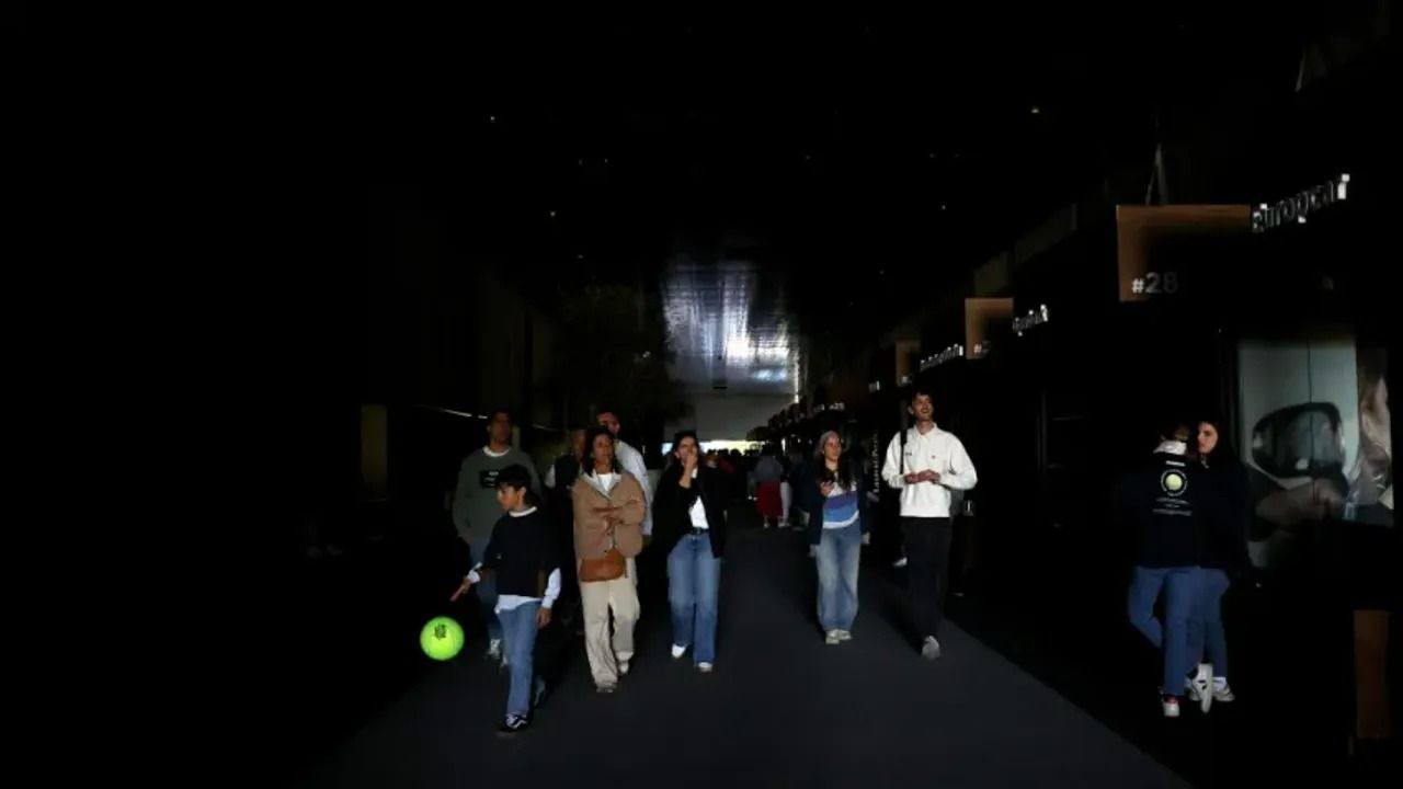 "Gökyüzü değişti elektrik gitti" İspanya'daki karanlığın nedeni ne? Ana gemi dünyaya iniyor teorisi! - Sayfa 13