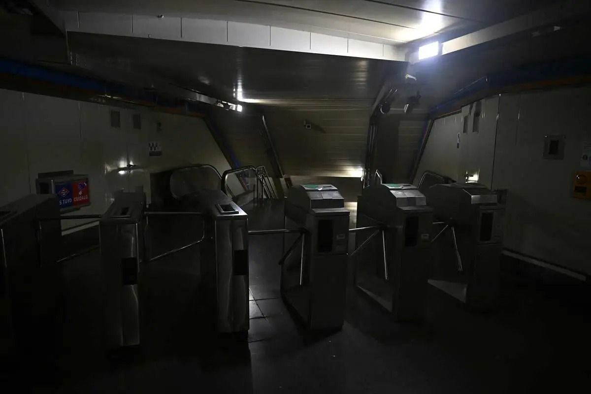 "Gökyüzü değişti elektrik gitti" İspanya'daki karanlığın nedeni ne? Ana gemi dünyaya iniyor teorisi! - Sayfa 3
