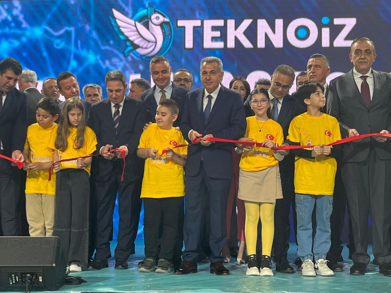 İzmir geleceği kodluyor! ROBOKOD Şenliği’nde 600 öğrenci teknolojide sınırları zorladı - Sayfa 1