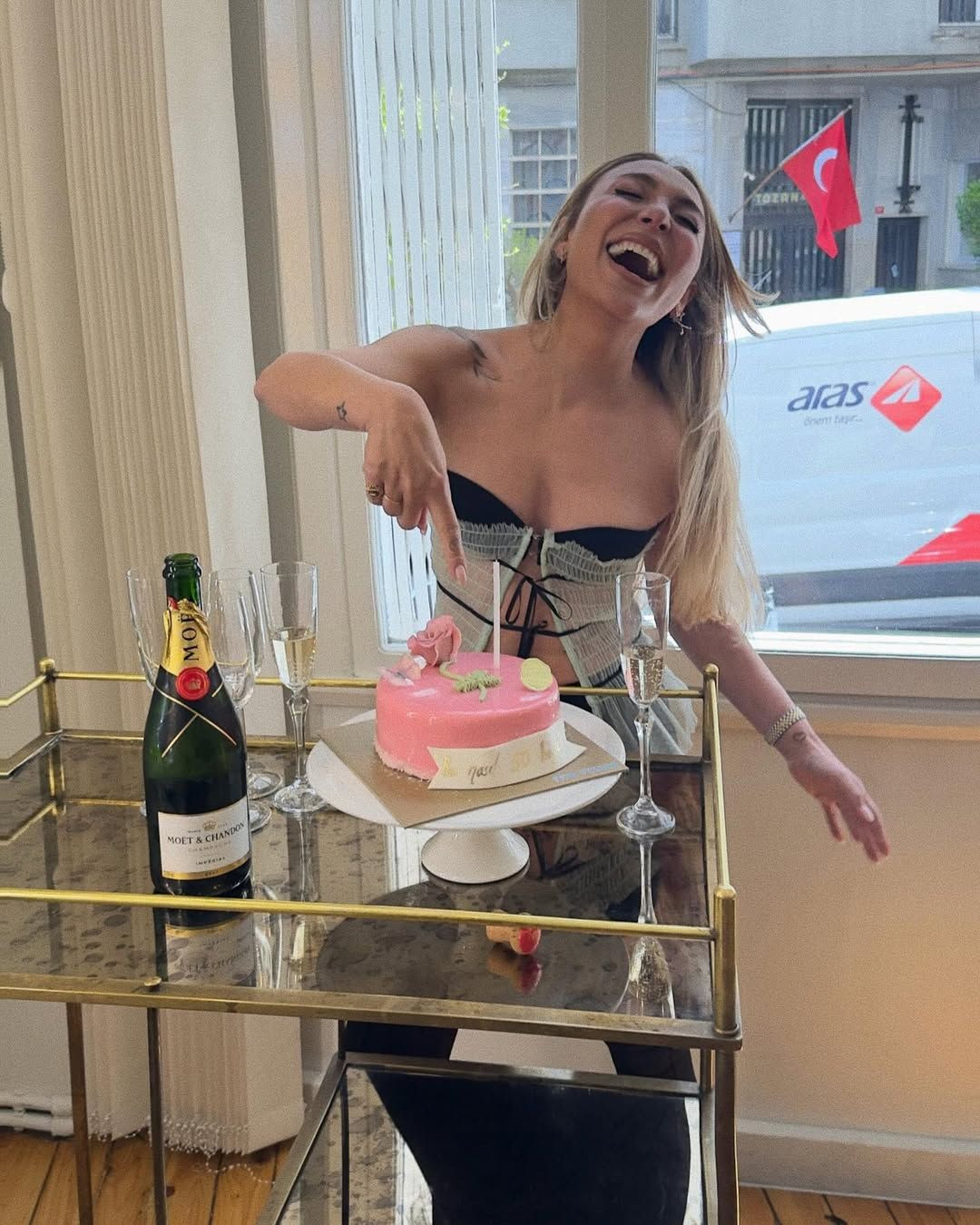 50 yaşına giren Ziynet Sali, yıllara meydan okuyor! Doğum günü paylaşımı sosyal medyayı salladı - Sayfa 4