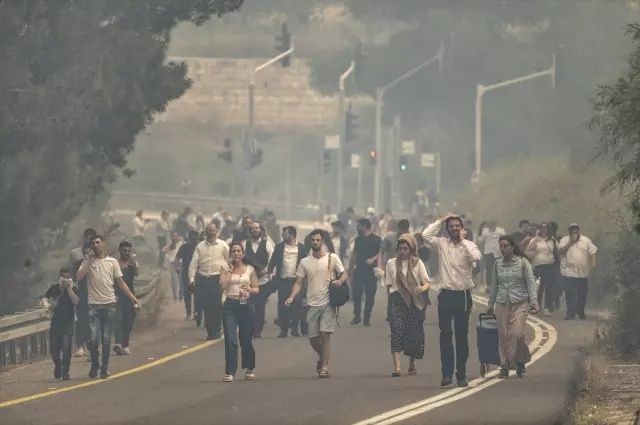 İsrail alevlere teslim! 12 bin dönüm alan küle döndü, 10 yerleşim yeri tahliye edildi... - Sayfa 3