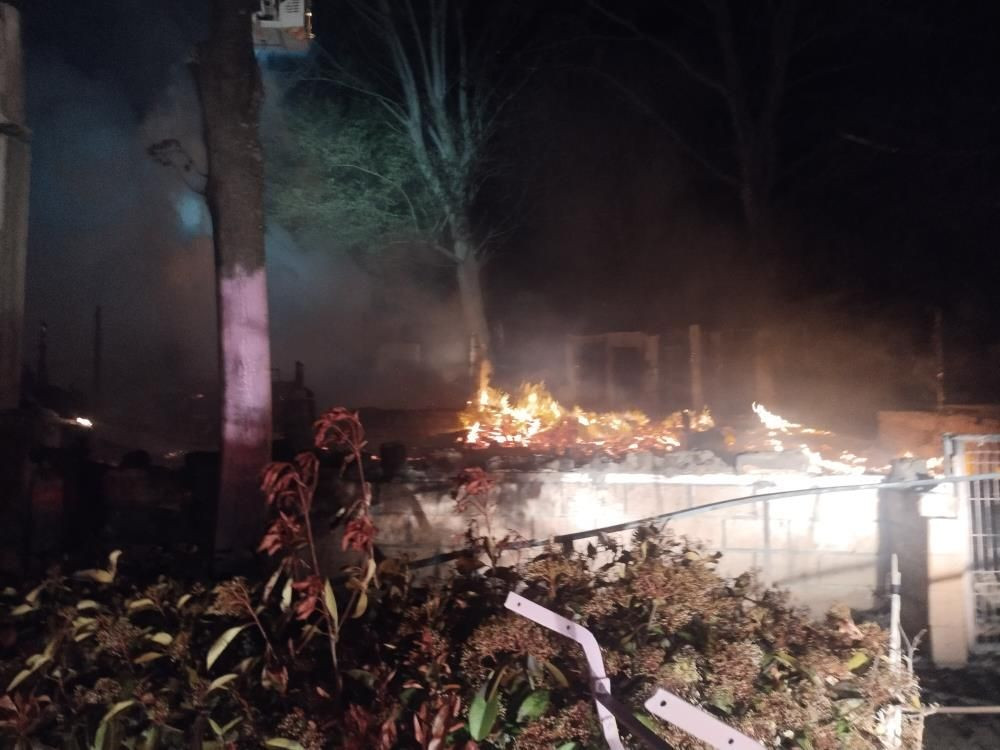 Şile'de gece yarısı alevler yükseldi! Yan yana bulunan 6 restoran küle döndü... - Sayfa 5