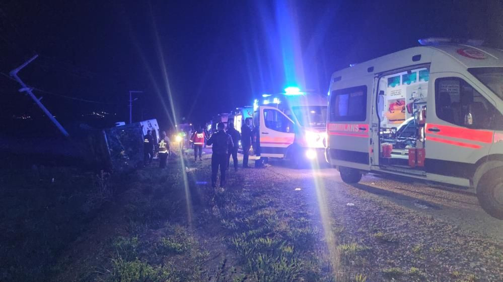 Van’da feci kaza: Yolcu otobüsü devrildi, 28 yaralı! Ortalık savaş alanına döndü... - Sayfa 9
