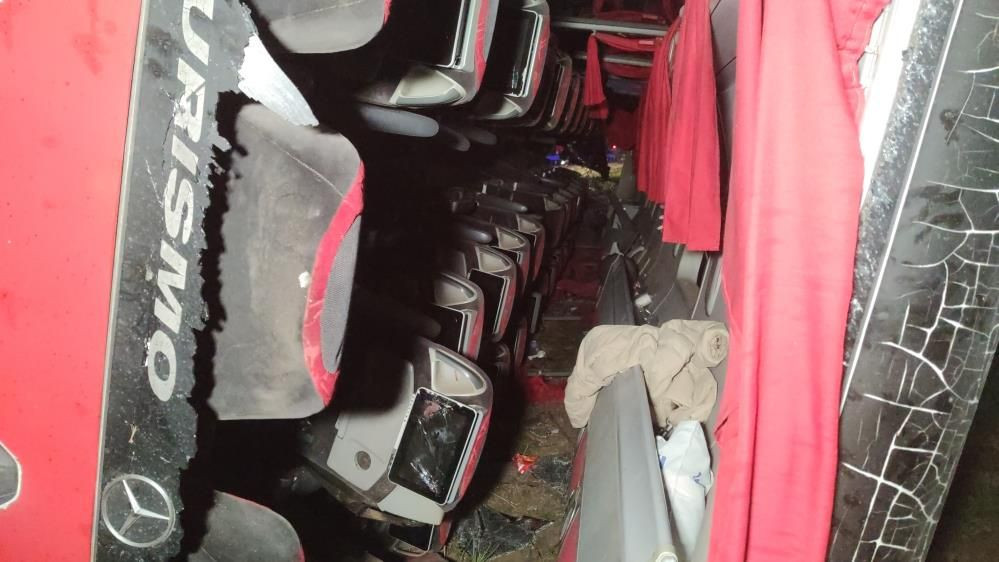 Van’da feci kaza: Yolcu otobüsü devrildi, 28 yaralı! Ortalık savaş alanına döndü... - Sayfa 6