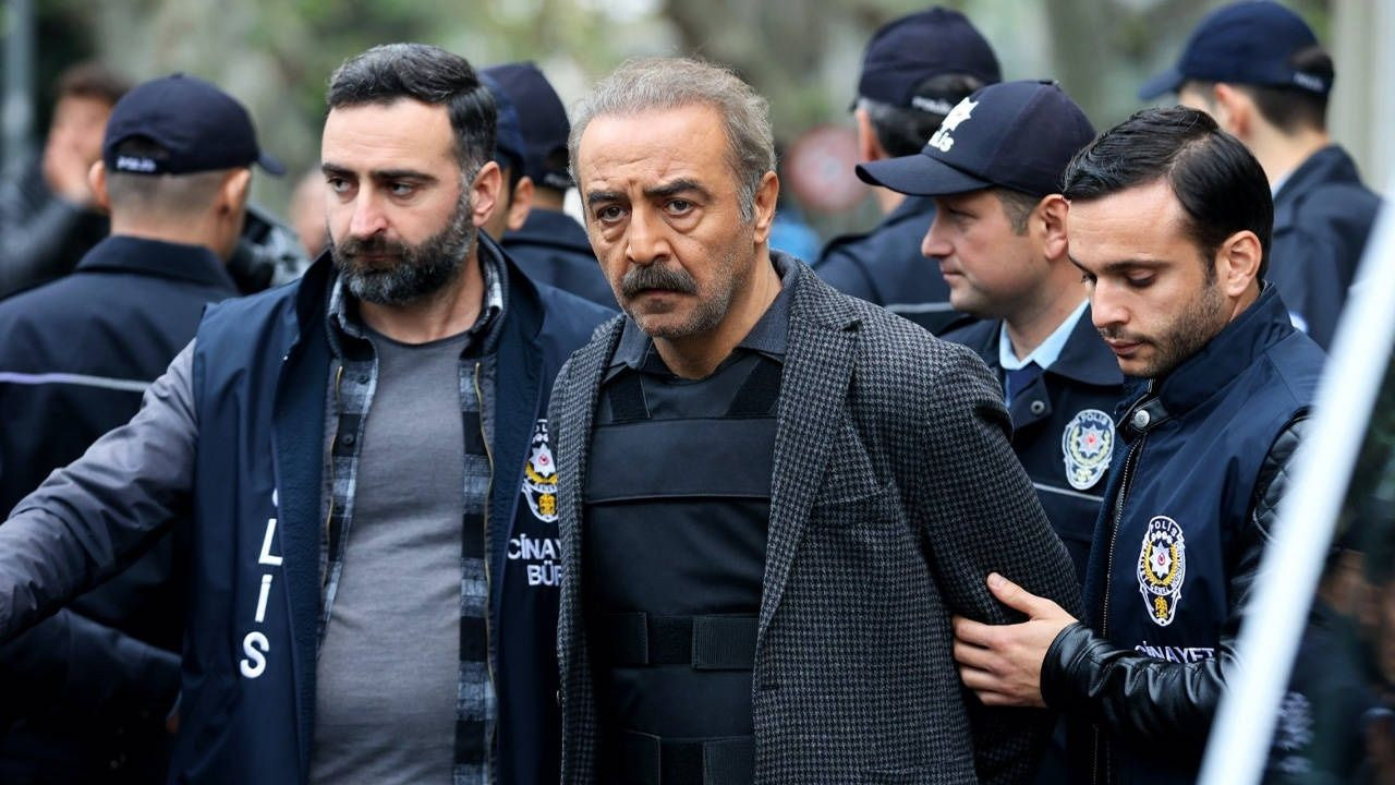 Yılmaz Erdoğan, İnci Taneleri için final kararı aldı! Kanal D'den izin çıkmadı: 3. sezonda da ekranda olacak - Sayfa 5