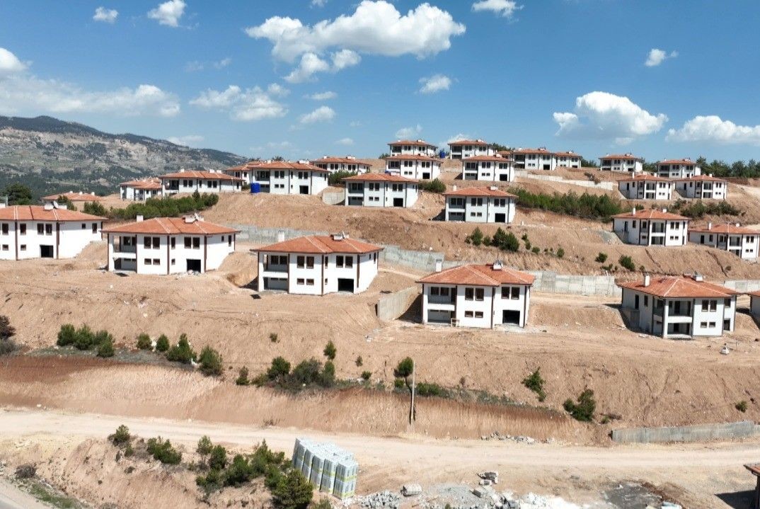 Kahramanmaraş Dulkadiroğlu'nda depremzedelere villa gibi evler yapıldı, muhtar öve öve bitiremedi - Sayfa 3
