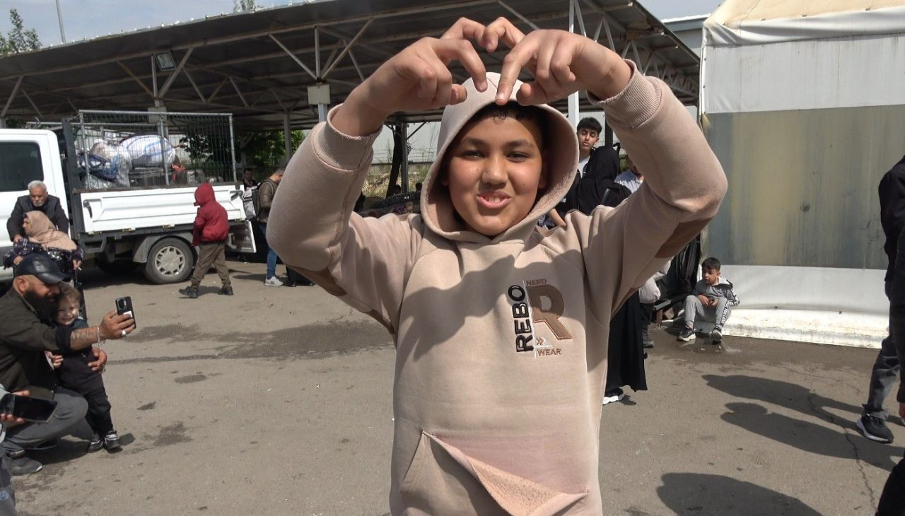 Suriyeli mültecilerin Öncüpınar Gümrük Kapısı'nda eve dönüş telaşı; teşekkür edip gittiler - Sayfa 6