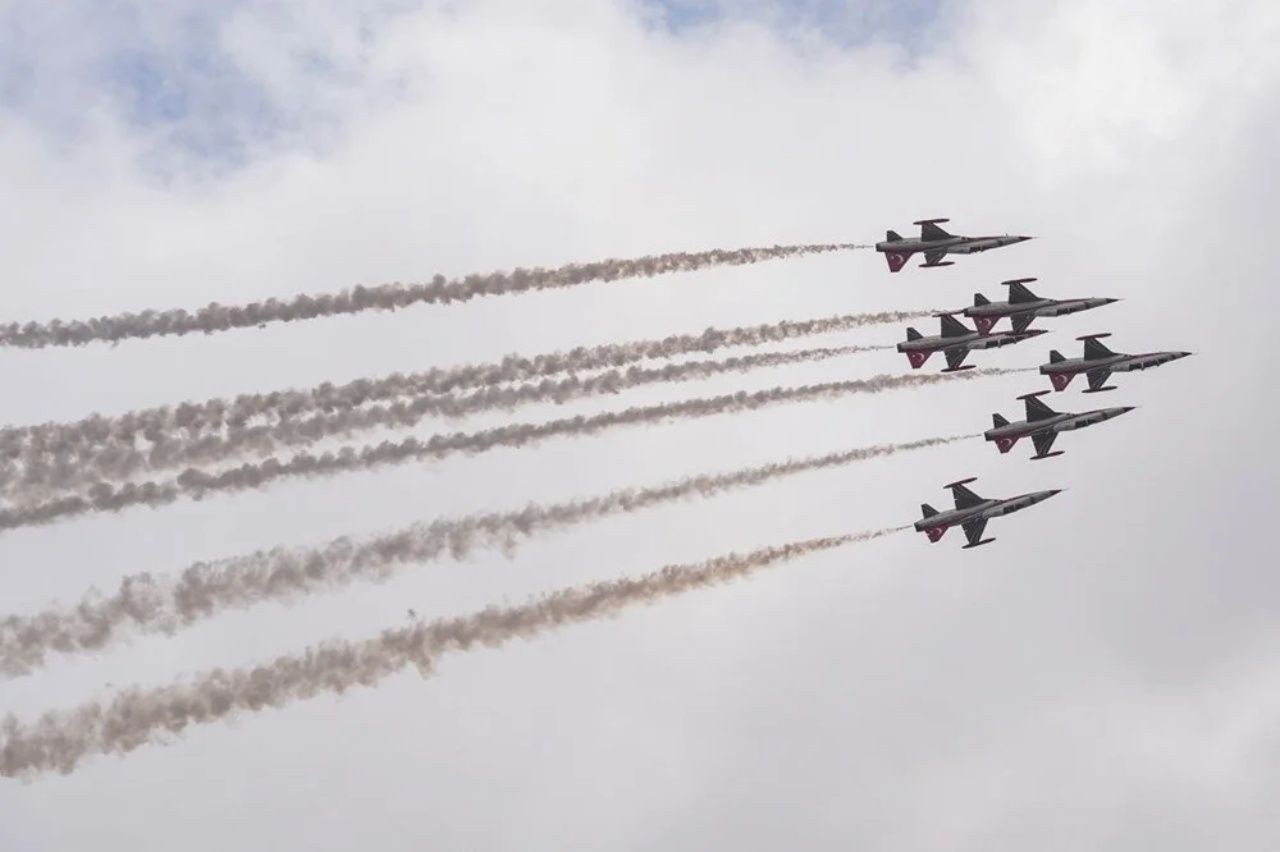 Türk Yıldızları TEKNOFEST KKTC’de gökyüzünü fethetti! Muhteşem gösteri uçuşu - Sayfa 3