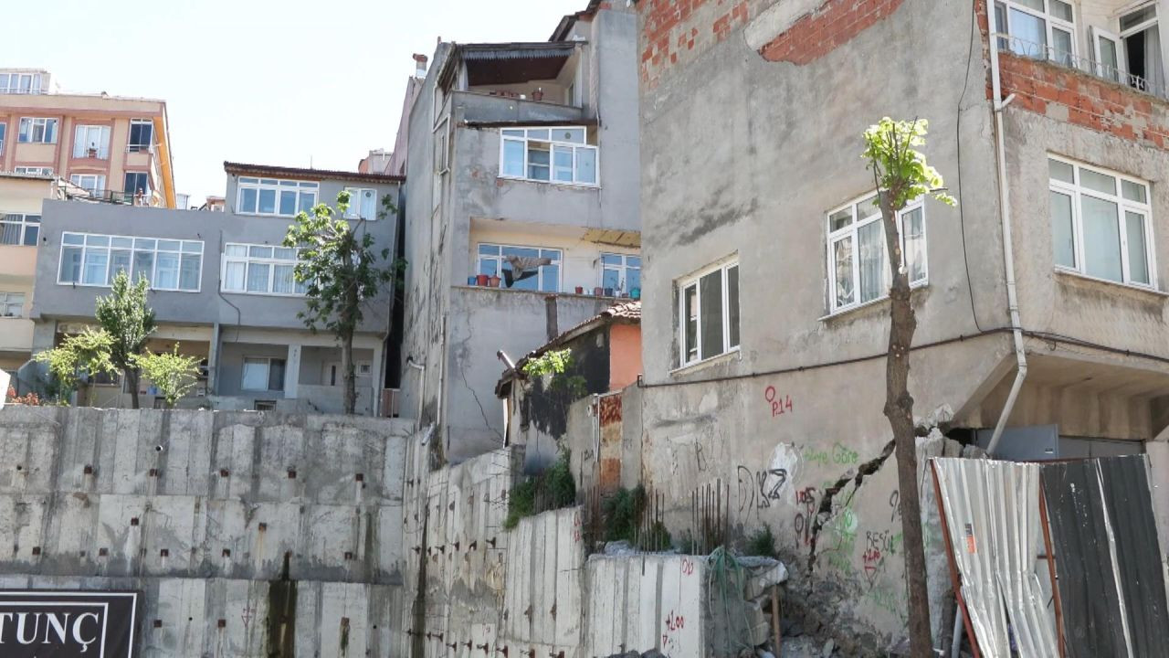 İstanbul'da yine yol çöktü, iki bina tahliye edildi! Bu kez Gaziosmanpaşa... - Sayfa 5