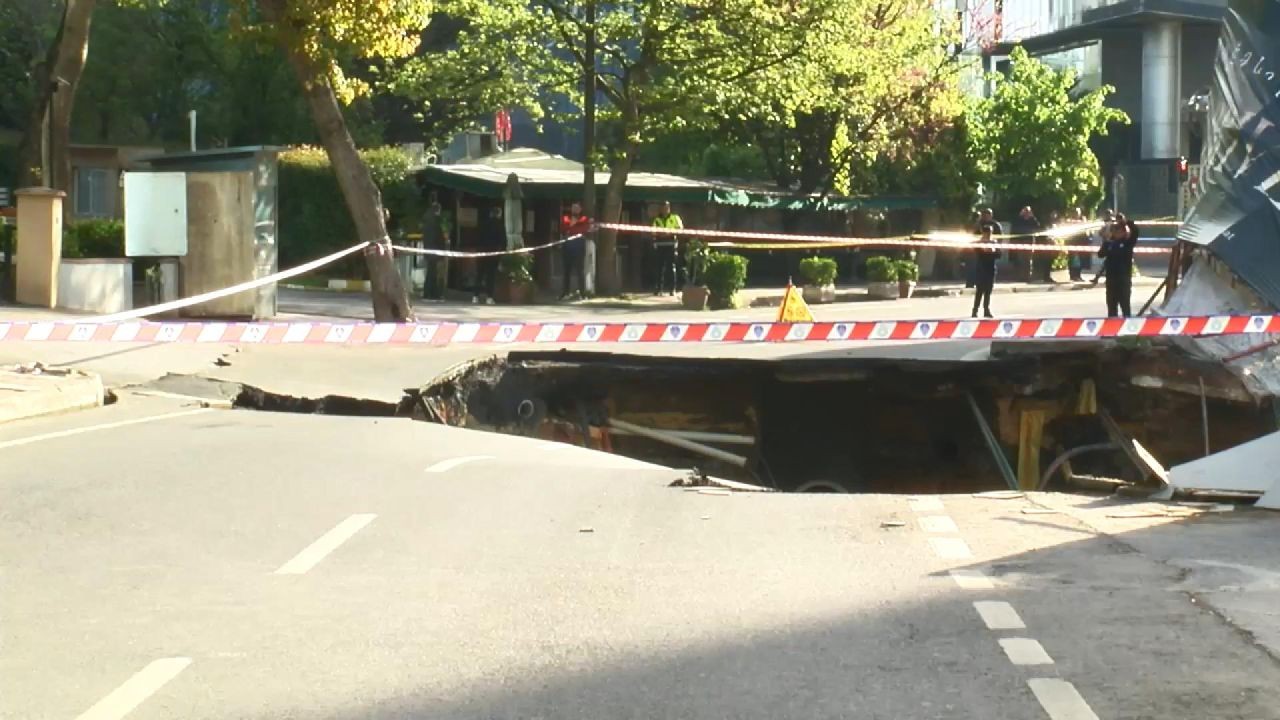 Sarıyer sahil yolu trafiğe kapatıldı, asfaltın kırıldığı anlar kamerada - Sayfa 3