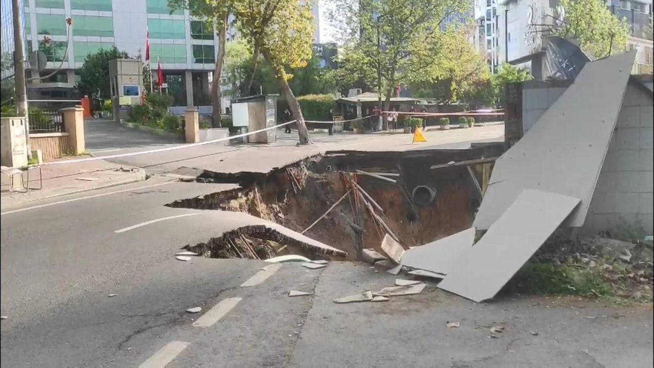 Sarıyer sahil yolu trafiğe kapatıldı, asfaltın kırıldığı anlar kamerada - Sayfa 1