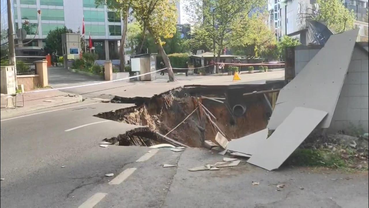Sarıyer sahil yolu trafiğe kapatıldı, asfaltın kırıldığı anlar kamerada - Sayfa 2