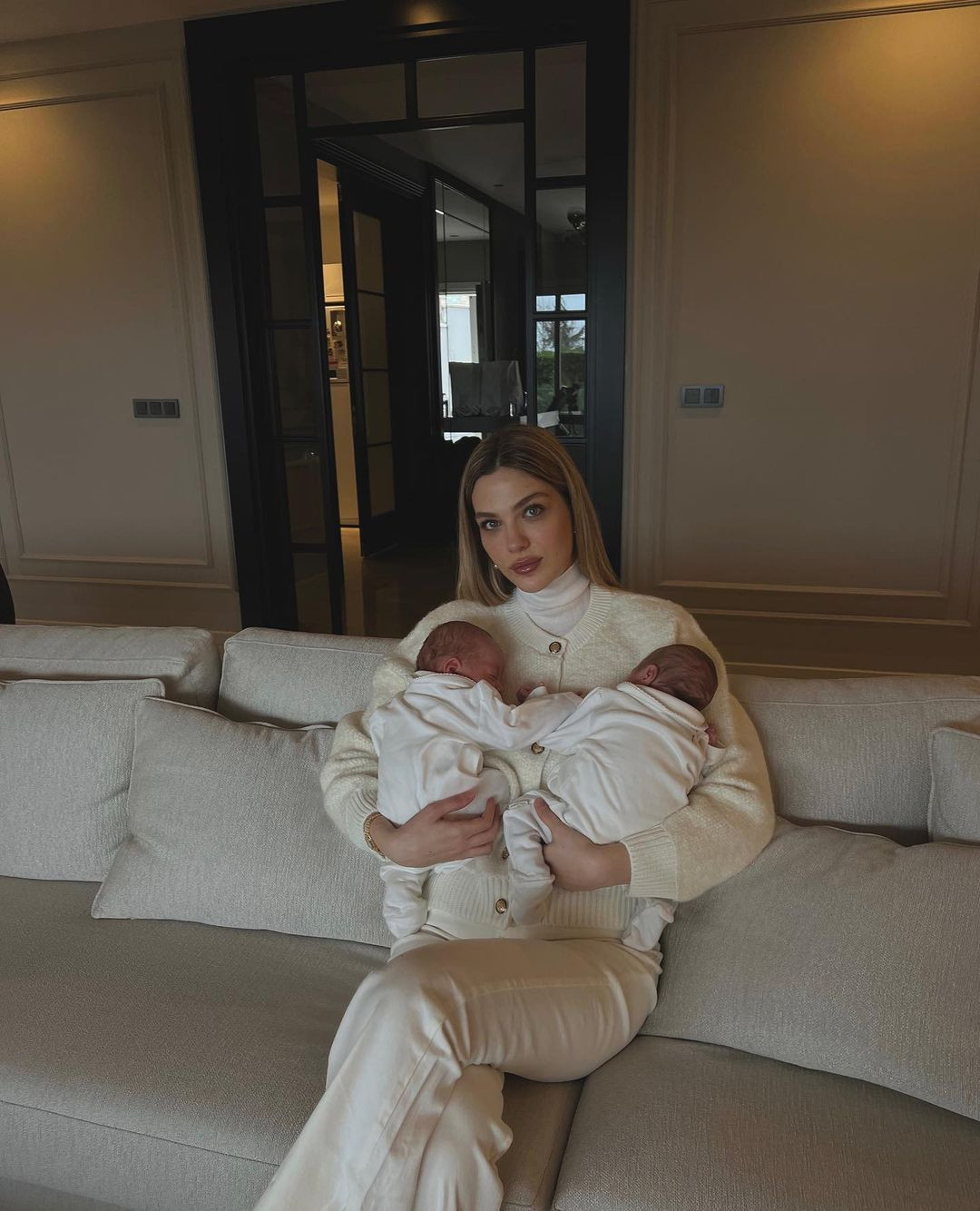 Yasemin Şefkatli, ameliyat olan ikizlerinin son durumunu paylaştı - Sayfa 3