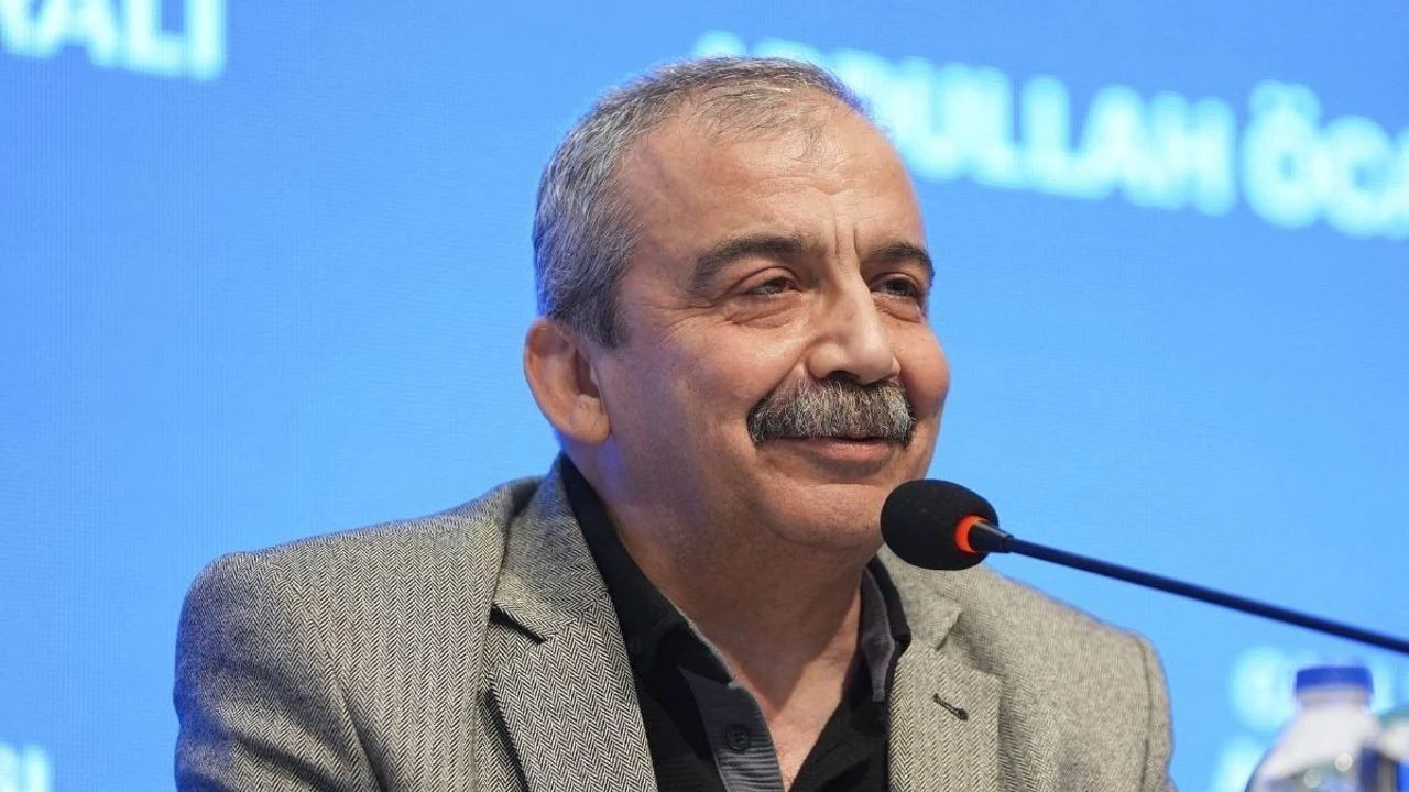 Siyasilerden, Sırrı Süreyya Önder için başsağlığı mesajları... "Türkiye idealine katkı sunma gayretiyle daima hatırlanacaktır" - Sayfa 12