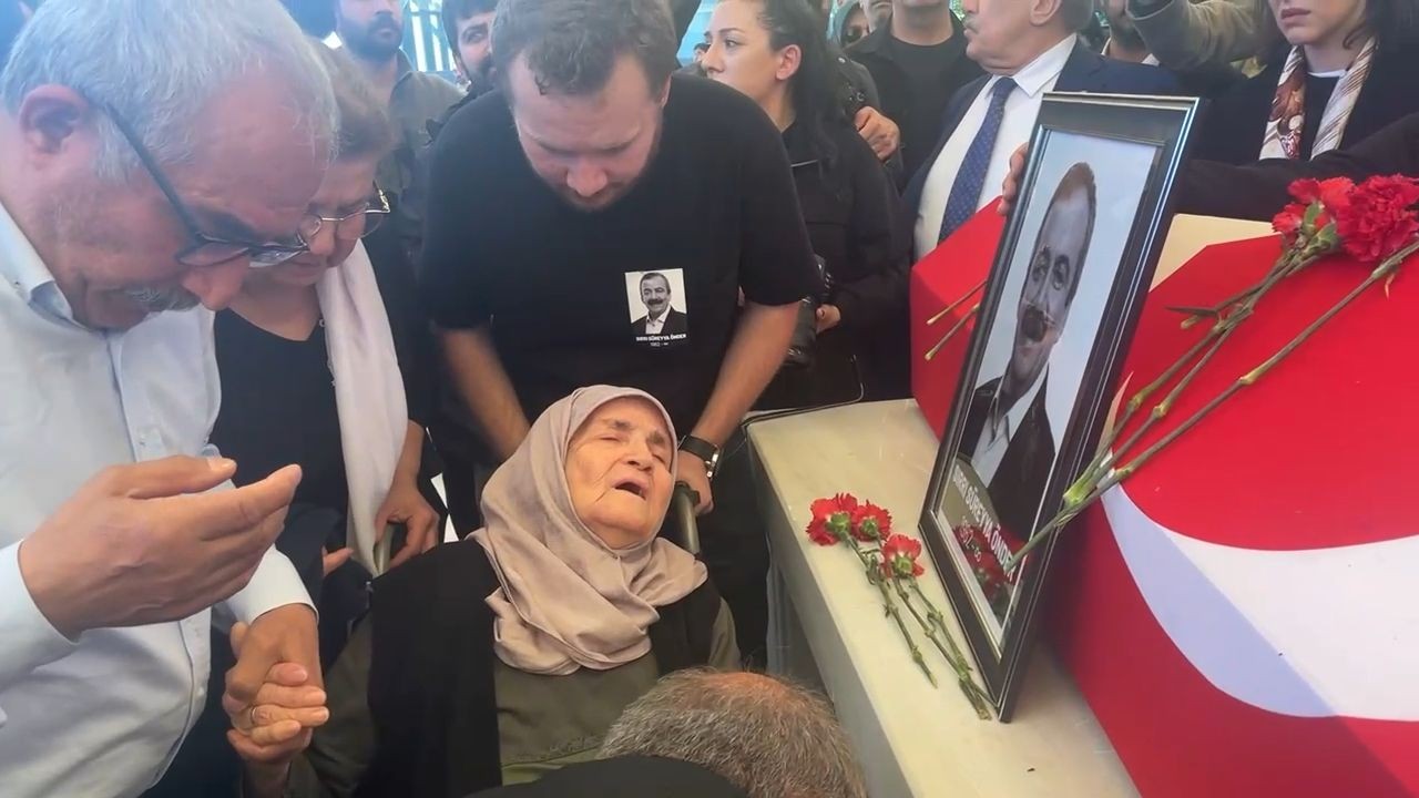 Barışın emekçisine son görev: İnşaat işçileri bile mesaiden çıkıp Sırrı Süreyya'nın cenazesine koştu - Sayfa 4