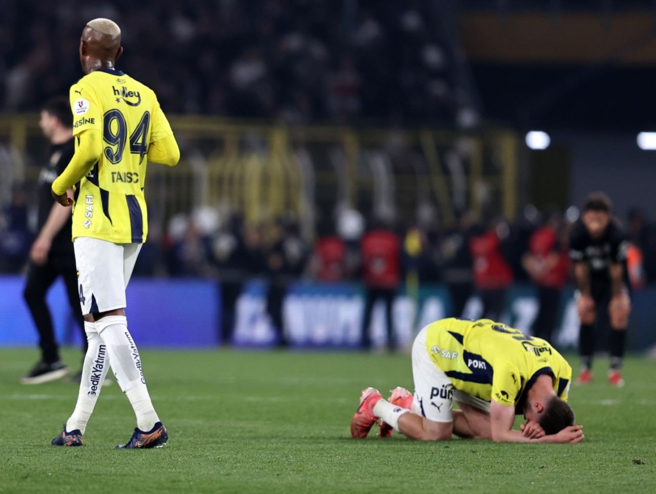 "Jose Mourinho denen ağlak Fenerbahçe'yi, Ali Koç taraftarı bitirdi! Mourinho tarihin en rezil hocası!" Ahmet Çakar'dan tarihe geçecek sözler - Sayfa 4