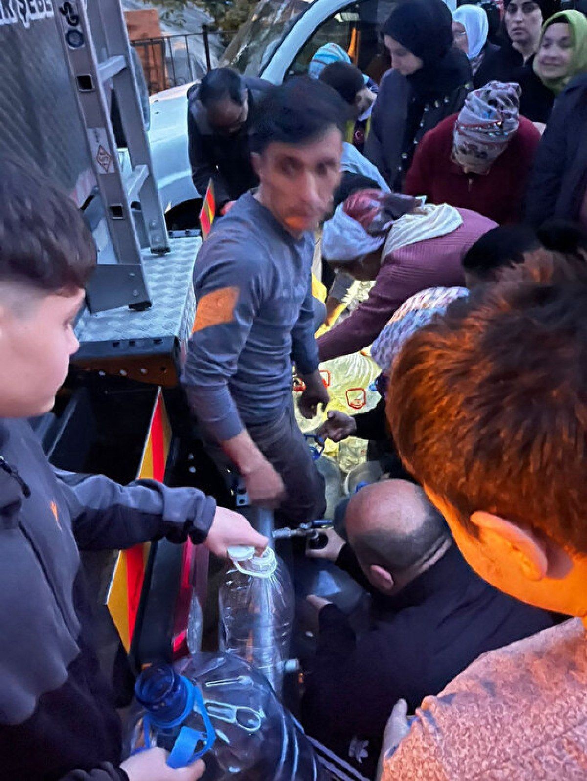 Sarıyer’de çöken yol bölgeyi felç etti: Eski Büyükdere Caddesi kapalı, Ayazağa susuz, vatandaşlar isyanda! - Sayfa 4