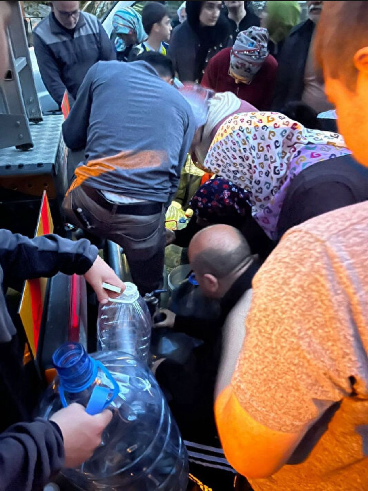 Sarıyer’de çöken yol bölgeyi felç etti: Eski Büyükdere Caddesi kapalı, Ayazağa susuz, vatandaşlar isyanda! - Sayfa 3