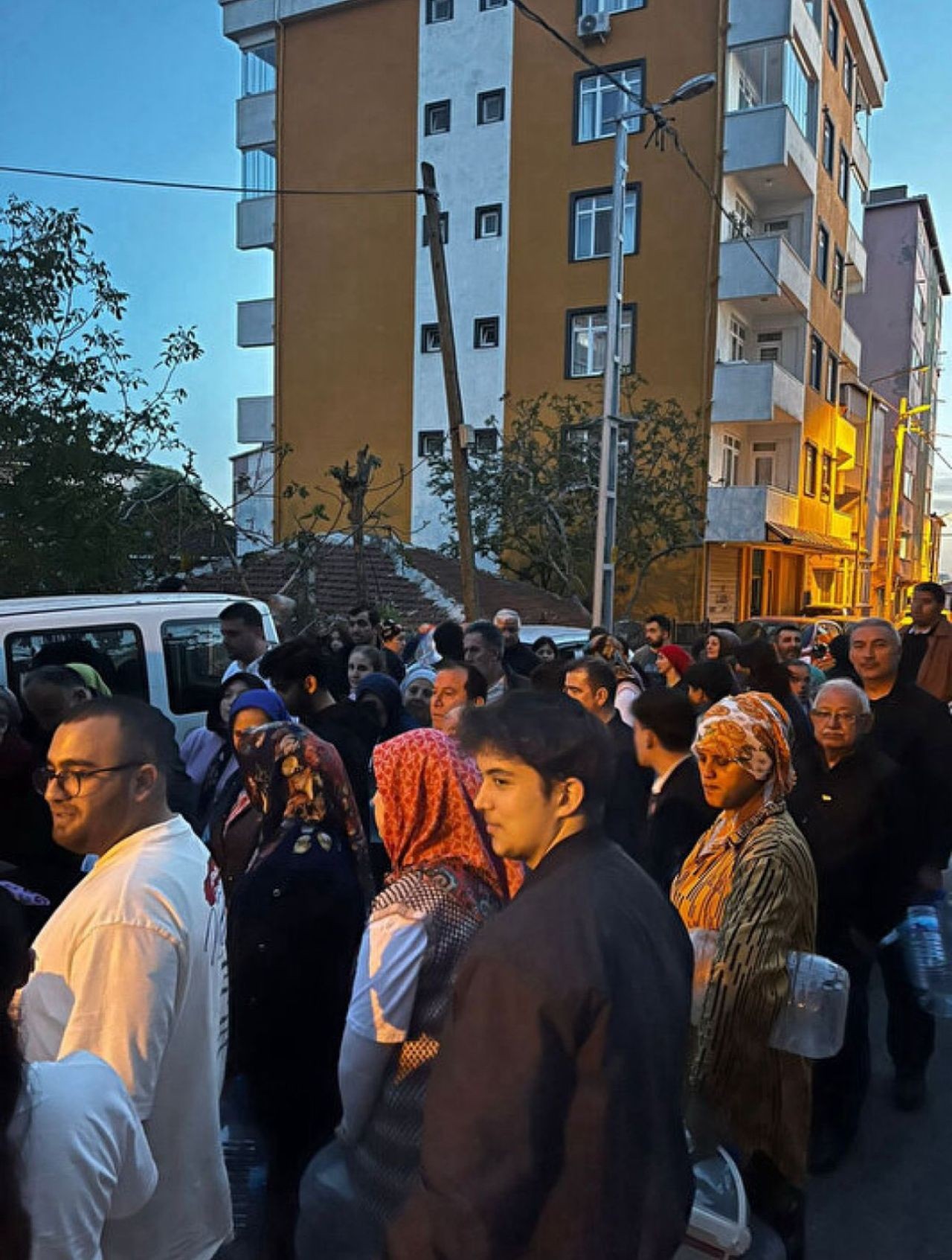 Sarıyer’de çöken yol bölgeyi felç etti: Eski Büyükdere Caddesi kapalı, Ayazağa susuz, vatandaşlar isyanda! - Sayfa 2