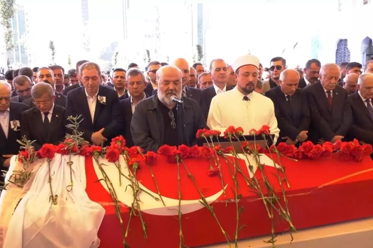 Sırrı Süreyya Önder'in vasiyeti yerine getirildi... Cenaze namazını İhsan Eliaçık kıldırdı! - Sayfa 3