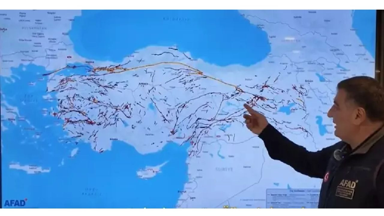 AFAD'tan korkutan paylaşım: Türkiye Deprem Tehlike Haritası'nda 485 diri fay segmenti bulunuyor - Sayfa 1