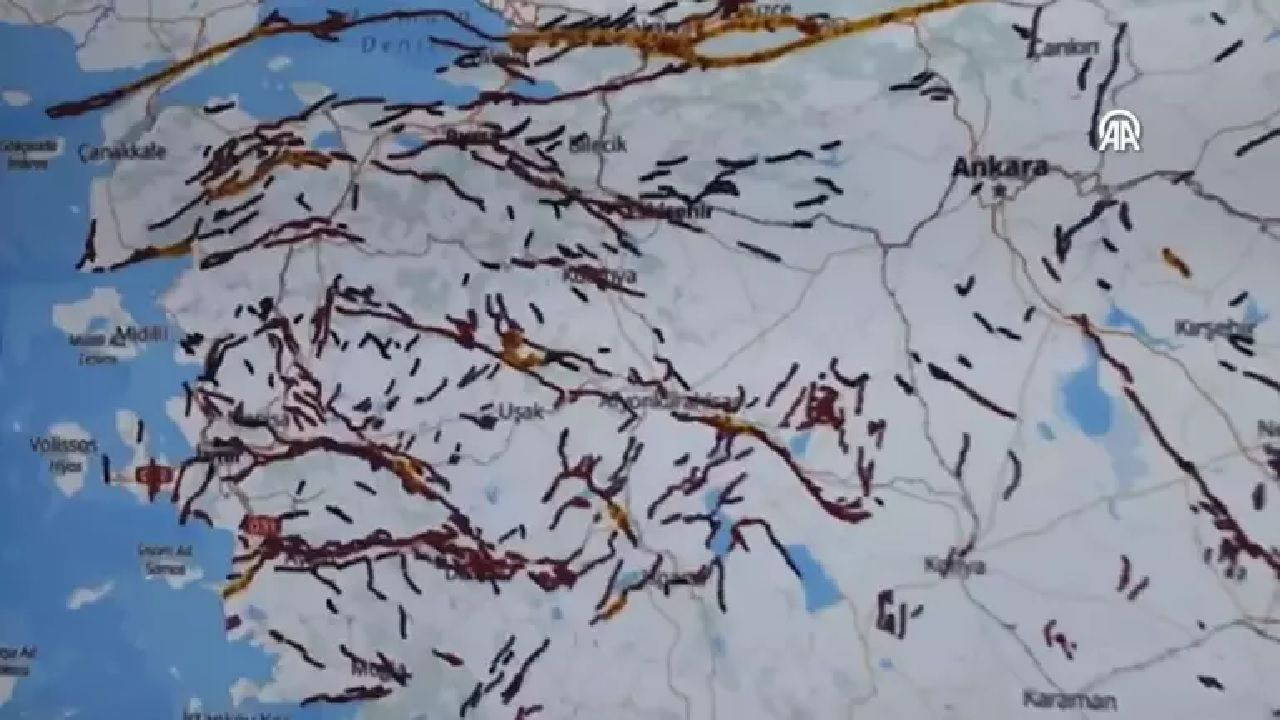 AFAD'tan korkutan paylaşım: Türkiye Deprem Tehlike Haritası'nda 485 diri fay segmenti bulunuyor - Sayfa 2