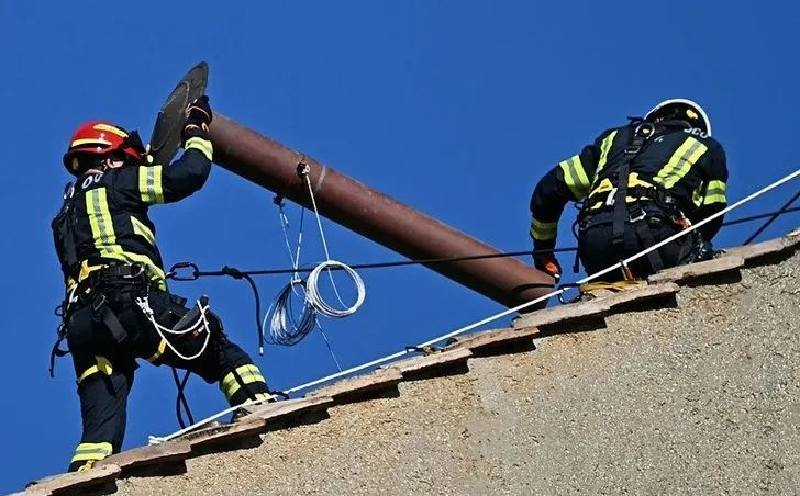 Yeni Papa bacadan çıkacak! Gözler Vatikan'da: Dünyanın en gizli oylaması bugün başlıyor! Sinyal kesiciler devrede... - Sayfa 7
