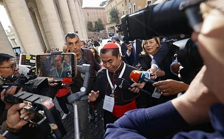 Yeni Papa bacadan çıkacak! Gözler Vatikan'da: Dünyanın en gizli oylaması bugün başlıyor! Sinyal kesiciler devrede... - Sayfa 14