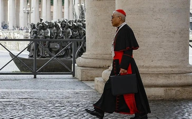 Yeni Papa bacadan çıkacak! Gözler Vatikan'da: Dünyanın en gizli oylaması bugün başlıyor! Sinyal kesiciler devrede... - Sayfa 8