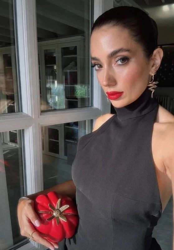 Rachel Araz'ın domates şeklindeki çantasının fiyatı dudak uçuklattı! - Sayfa 4