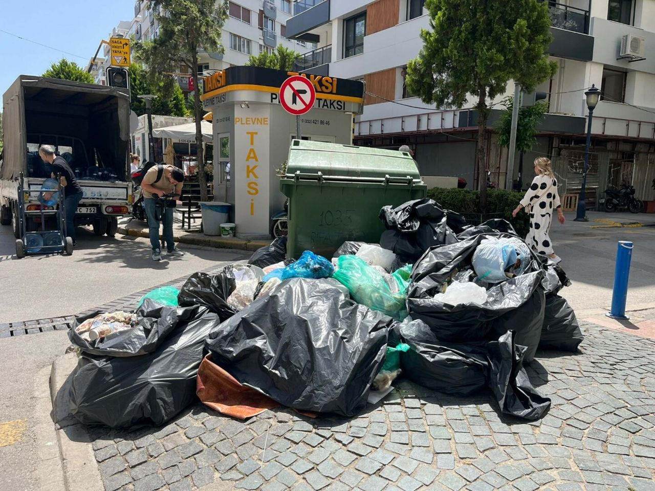 İzmir'i çöp dağları sardı! Konak'ta grev kararı sonrası sokaklarda kokudan yürünmüyor - Sayfa 8