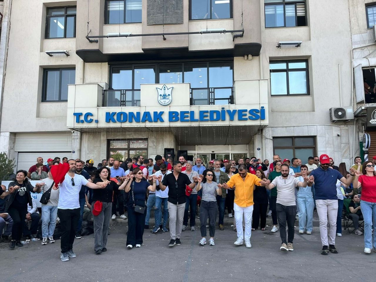 İzmir'i çöp dağları sardı! Konak'ta grev kararı sonrası sokaklarda kokudan yürünmüyor - Sayfa 6