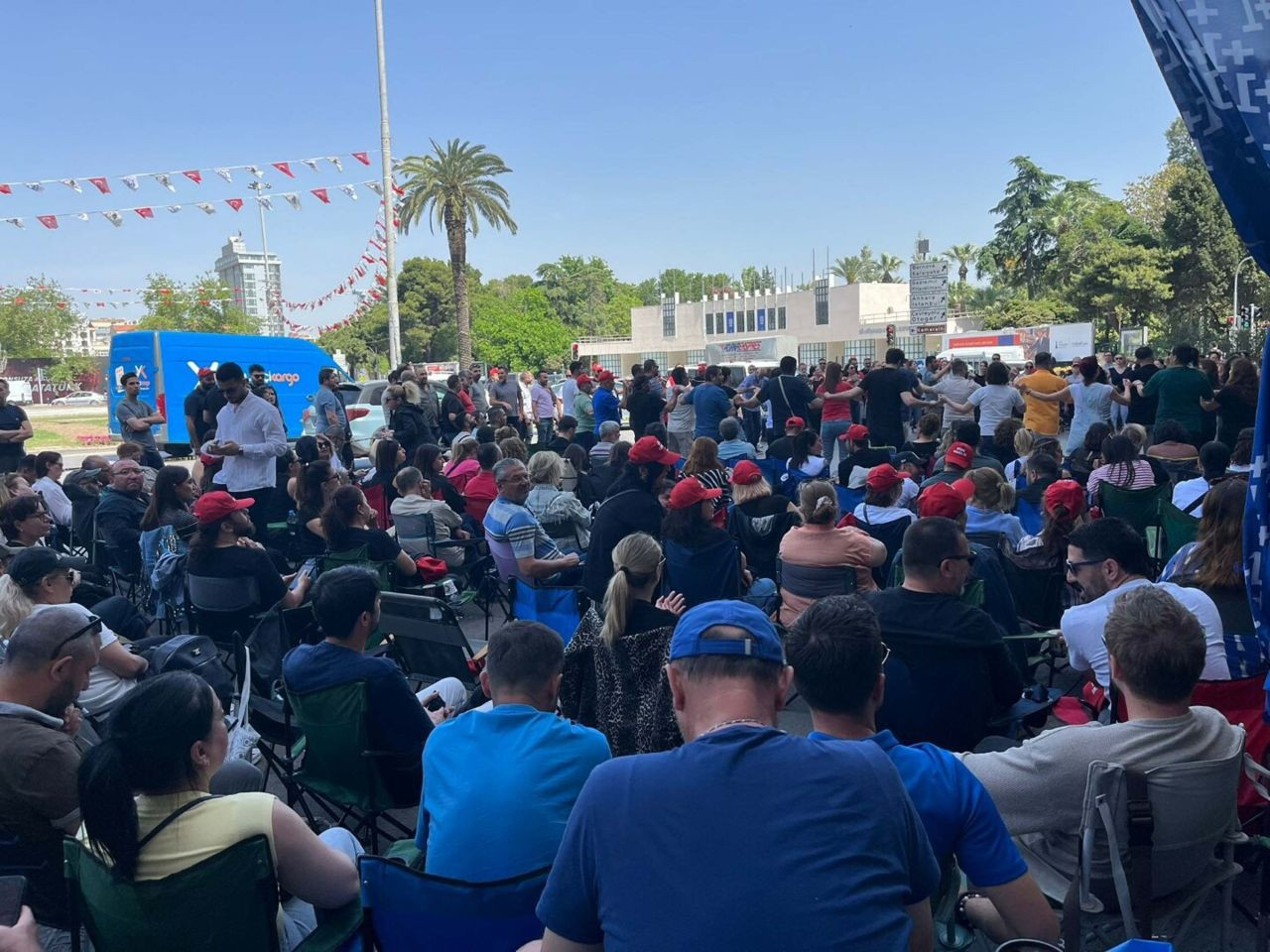 İzmir'i çöp dağları sardı! Konak'ta grev kararı sonrası sokaklarda kokudan yürünmüyor - Sayfa 7