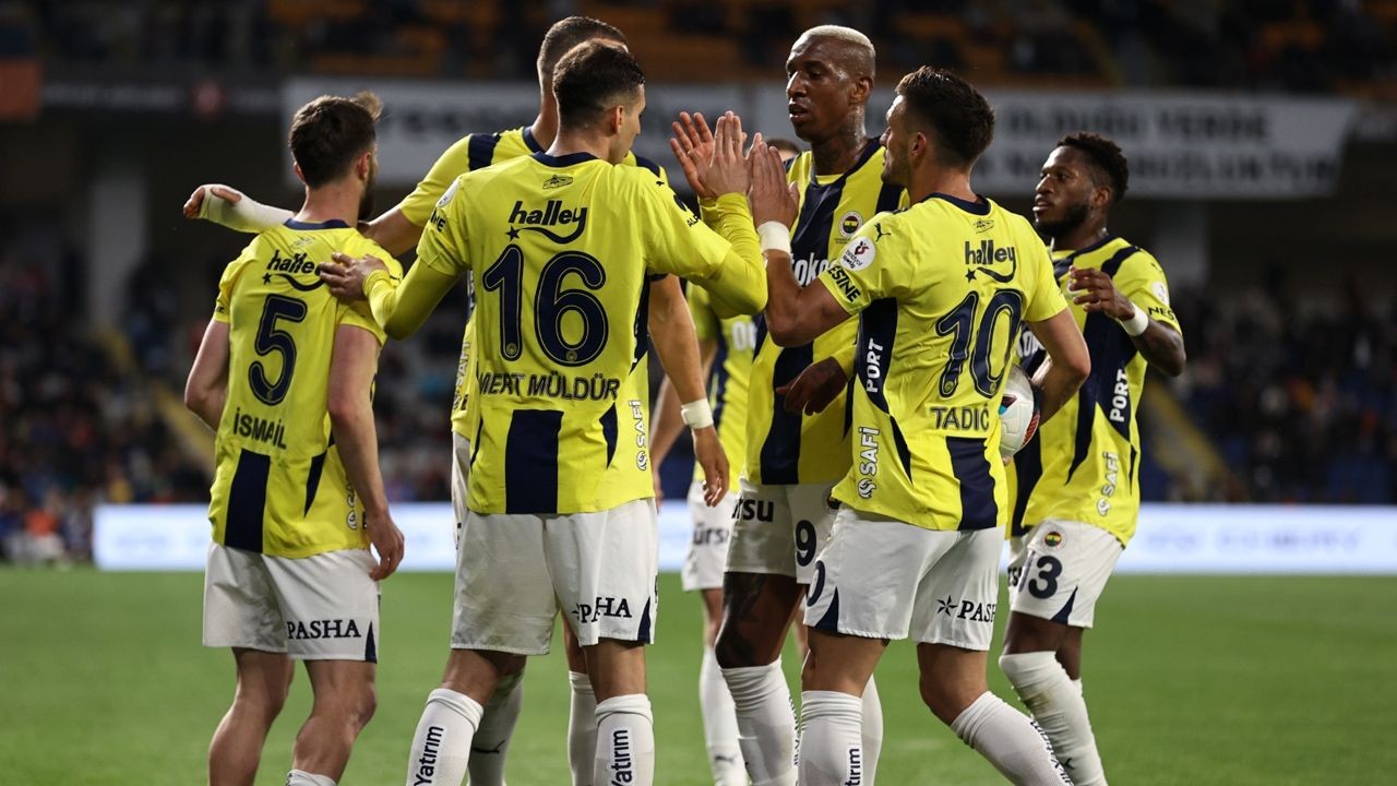 "Umut Fener'in ekmeği!" Fenerbahçe'nin Başakşehir galibiyeti gazete manşetlerine böyle yansıdı - Sayfa 1
