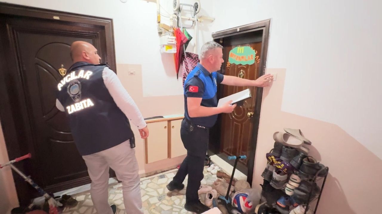 Avcılar'da 40 yıllık sitedeki binalar çürük çıktı, apar topar tahliye edilip mühürlendi - Sayfa 1
