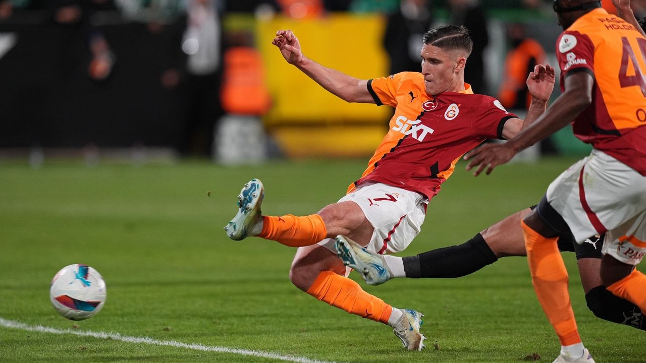 Galatasaray'ın Trabzonspor maçı ilk 11'i belli oldu! Okan Buruk Alvaro Morata için kararını verdi: Üçlüye dönüyor - Sayfa 4