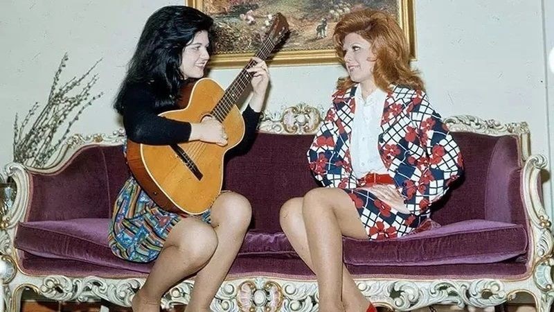 Ablasının kocasıyla evlenmişti! Gülden Karaböcek, 50 yıllık suskunluğunu bozdu! Neşe Karaböcek'in ihanet iddialarına yanıt verdi - Sayfa 1