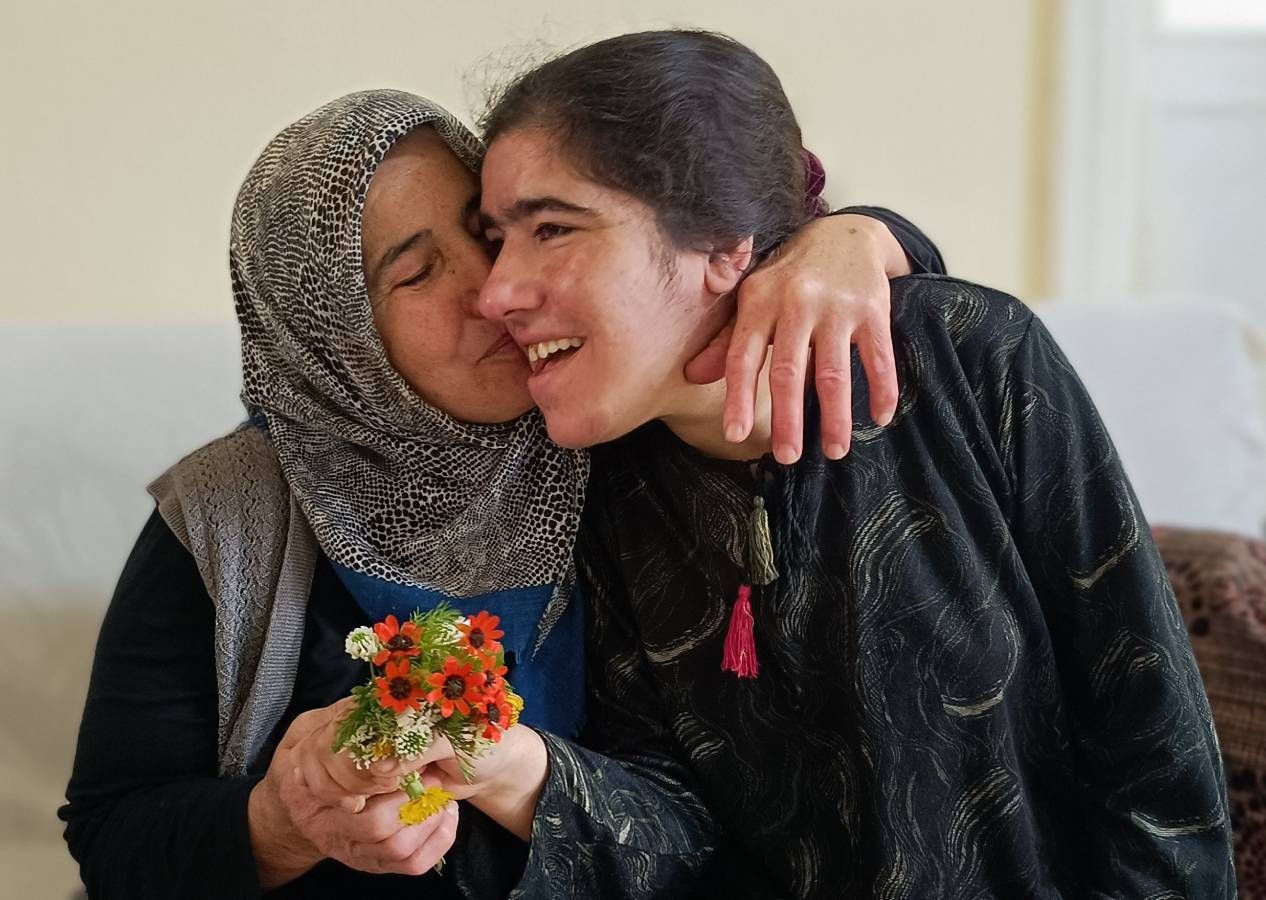 Ömrünü yatalak ve engelli çocuklarına adayan cennet anneler... Kayseri'den iki anne, iki insan manzarası - Sayfa 4