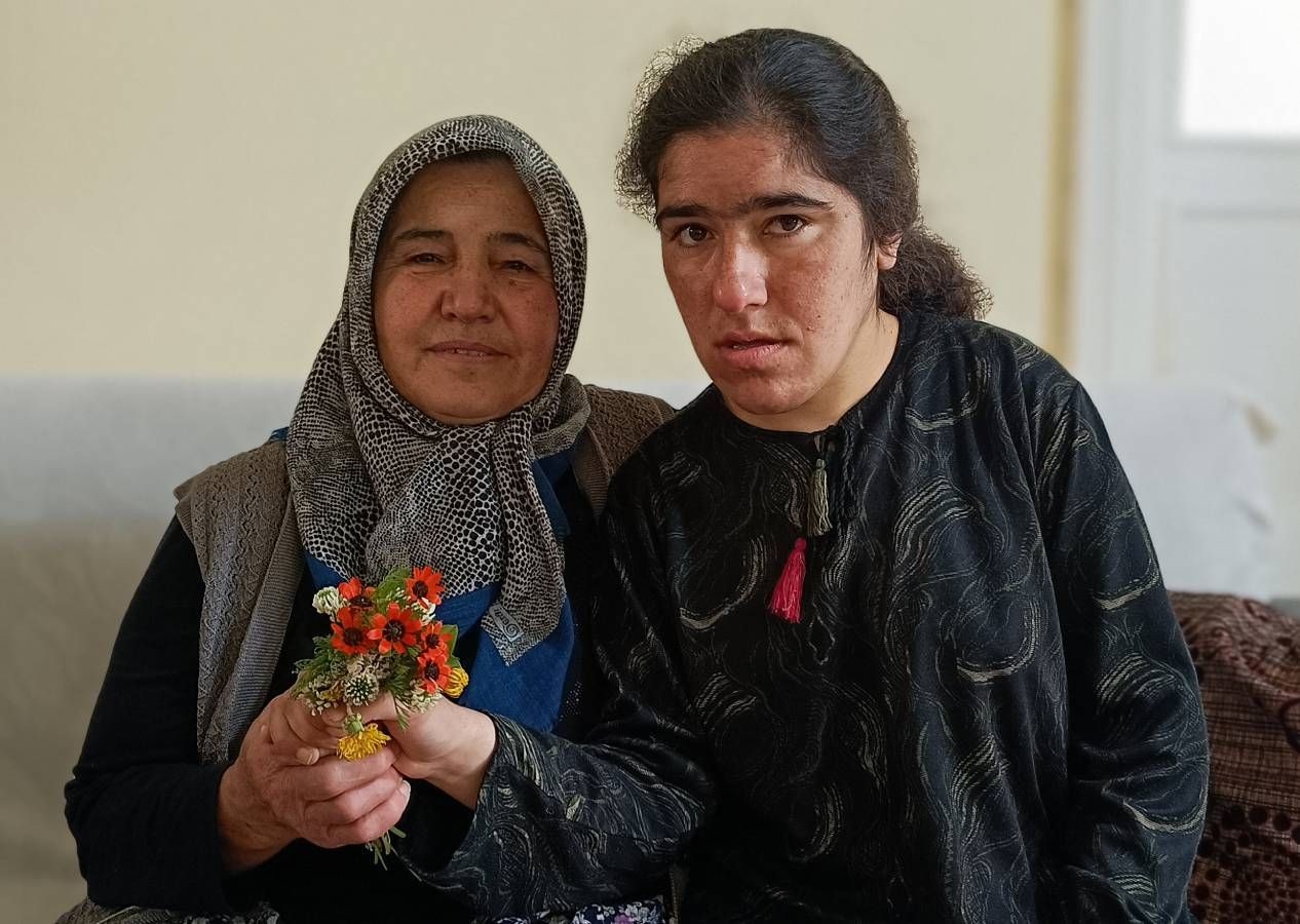 Ömrünü yatalak ve engelli çocuklarına adayan cennet anneler... Kayseri'den iki anne, iki insan manzarası - Sayfa 3