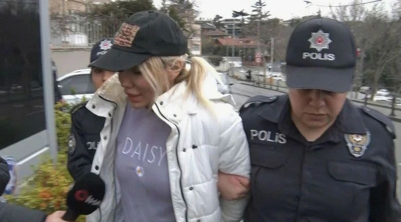 Ciciş kardeşlerden Esra Ersoy, 3 yılın ardından cezaevinden çıktı! Soluğu kuaförde aldı, son hali şaşkına çevirdi! - Sayfa 2